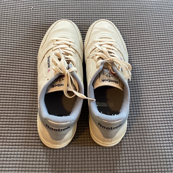 Tan Reeboks - Picture 4 of 7